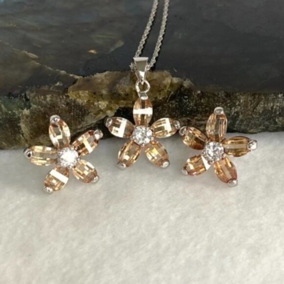 Sterling Silver Checkerboard Faceted CZ Flower Pendant Necklace & Stud Earrings - Picture 1 of 16